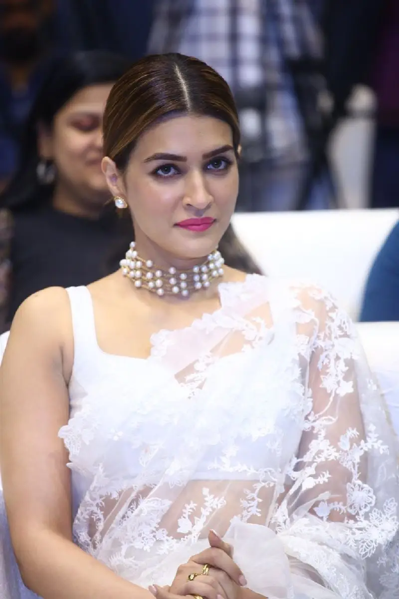 Kriti Sanon Charming Stills In White Saree Sleeveless Blouse